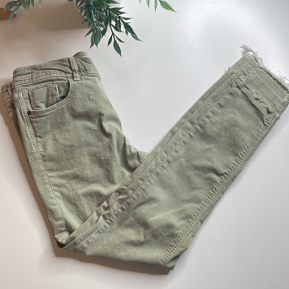 Zara basic Z1975 Denim Jeans.  Size 06.  Olive or avacado green.  Raw hem.